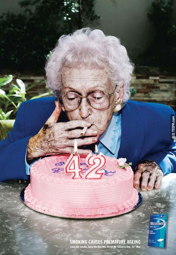 22.) 抽煙會導致快速老化。